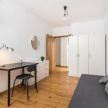 Old Town Loft - 7 Bedroom - By Upstairs * كراكوفيا