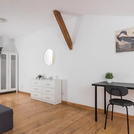 Old Town Loft - 7 Bedroom - By Upstairs * كراكوفيا