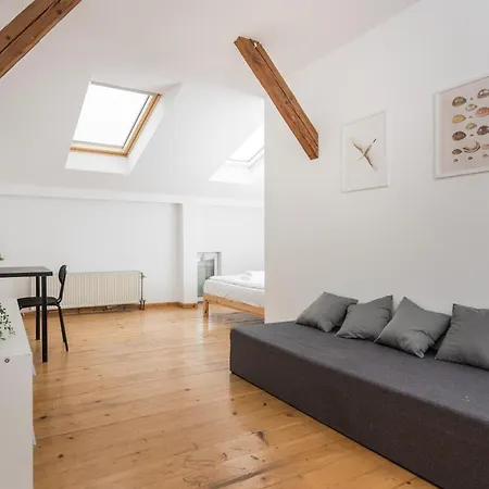 شقة Old Town Loft - 7 Bedroom - By Upstairs