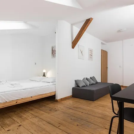 شقة Old Town Loft - 7 Bedroom - By Upstairs