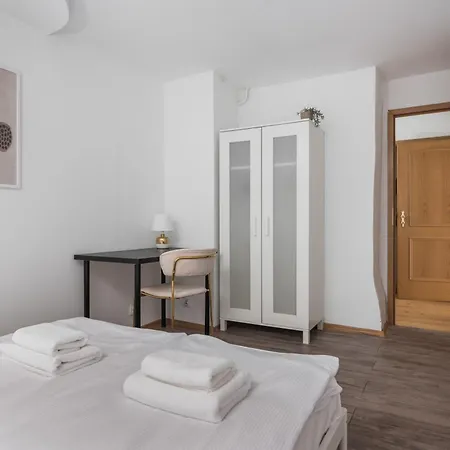شقة Old Town Loft - 7 Bedroom - By Upstairs