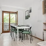 Old Town Loft - 7 Bedroom - By Upstairs