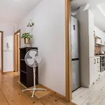 Old Town Loft - 7 Bedroom - By Upstairs Daire Krakow
