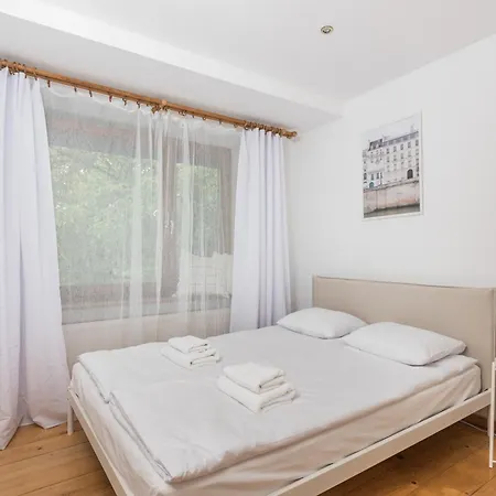 Old Town Loft - 7 Bedroom - By Upstairs Daire Krakow