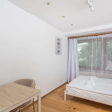 Old Town Loft - 7 Bedroom - By Upstairs Apartment *