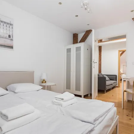 Old Town Loft - 7 Bedroom - By Upstairs *