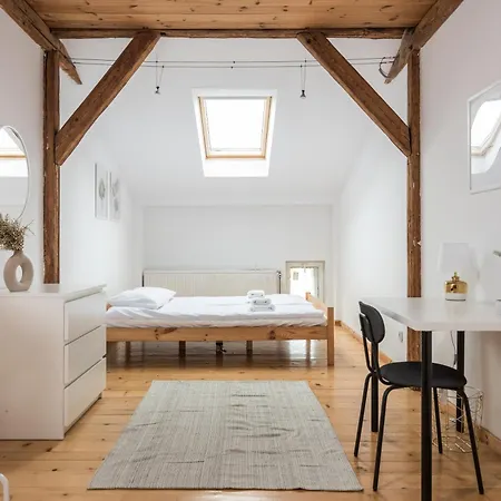 Old Town Loft - 7 Bedroom - By Upstairs Krakow
