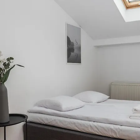 Διαμέρισμα Old Town Loft - 7 Bedroom - By Upstairs