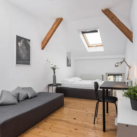 Old Town Loft - 7 Bedroom - By Upstairs Διαμέρισμα Krasków