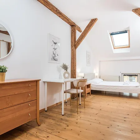 Old Town Loft - 7 Bedroom - By Upstairs Krakow