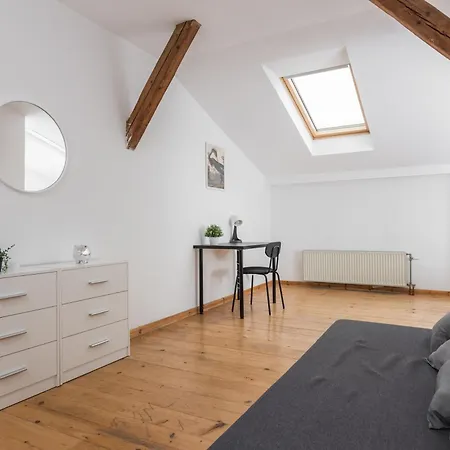 Old Town Loft - 7 Bedroom - By Upstairs *