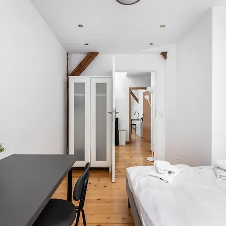 Old Town Loft - 7 Bedroom - By Upstairs Apartment