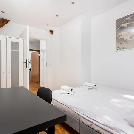 Old Town Loft - 7 Bedroom - By Upstairs Διαμέρισμα