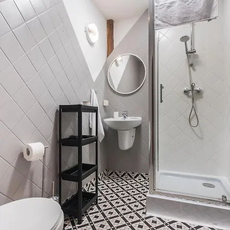 Old Town Loft - 7 Bedroom - By Upstairs Apartment