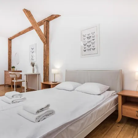 Old Town Loft - 7 Bedroom - By Upstairs Appartement