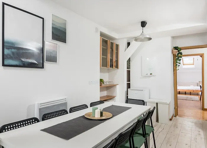 Old Town Loft - 7 Bedroom - By Upstairs Krakau